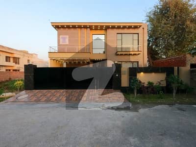 لیک سٹی میڈوز فیز 1 - بلاک ڈی لیک سٹی میڈوز فیز 1,لیک سٹی میڈوز,لاہور میں 5 کمروں کا 17 مرلہ مکان 6.5 کروڑ میں برائے فروخت۔