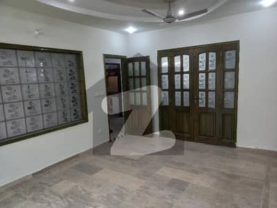 واپڈا ٹاؤن فیز 1 واپڈا ٹاؤن,لاہور میں 5 کمروں کا 10 مرلہ مکان 1.32 لاکھ میں کرایہ پر دستیاب ہے۔