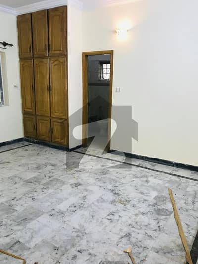 آئی ۔ 8 اسلام آباد میں 3 کمروں کا 14 مرلہ بالائی پورشن 1.5 لاکھ میں کرایہ پر دستیاب ہے۔