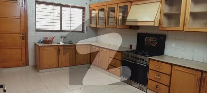 ای ۔ 11 اسلام آباد میں 1 کنال مکان 12.0 کروڑ میں برائے فروخت۔