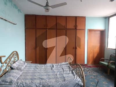 نیو سُپر ٹاؤن لاہور میں 3 مرلہ کمرہ 28.0 ہزار میں کرایہ پر دستیاب ہے۔