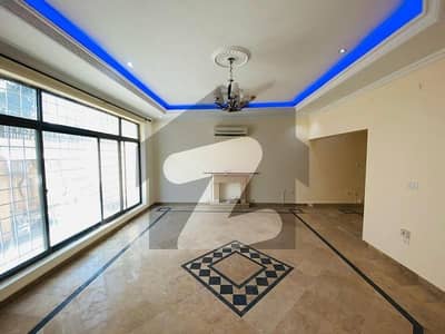 ایف ۔ 8 اسلام آباد میں 5 کمروں کا 1 کنال مکان 26.0 کروڑ میں برائے فروخت۔