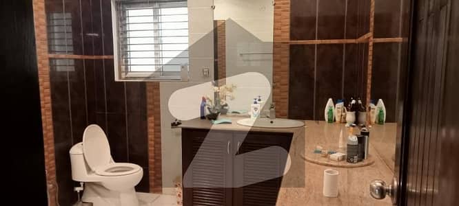 ای ۔ 11 اسلام آباد میں 4 کمروں کا 16 مرلہ مکان 8.75 کروڑ میں برائے فروخت۔