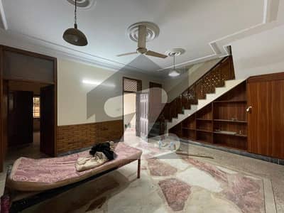 آئی ۔ 8 اسلام آباد میں 3 کمروں کا 14 مرلہ زیریں پورشن 1.3 لاکھ میں کرایہ پر دستیاب ہے۔