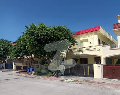 بحریہ انکلیو - سیکٹر سی 1 بحریہ انکلیو,بحریہ ٹاؤن,اسلام آباد میں 7 کمروں کا 10 مرلہ مکان 5.15 کروڑ میں برائے فروخت۔