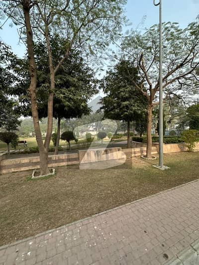 5.66 MARLA 60 FIT ROAD GRAY STRUCTURE HOUSE AVAILABLE FOR SALE