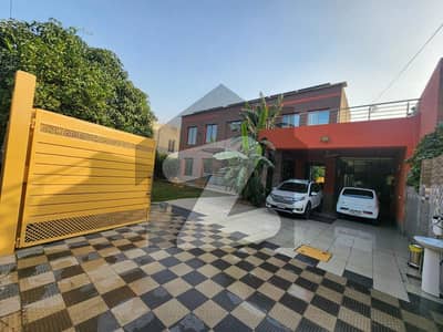 این ایف سی 1 - بلاک ڈی (ایس ای) این ایف سی 1,لاہور میں 6 کمروں کا 2 کنال مکان 10.75 کروڑ میں برائے فروخت۔