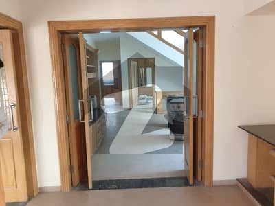 ایف ۔ 7 اسلام آباد میں 5 کمروں کا 1 کنال مکان 9.0 لاکھ میں کرایہ پر دستیاب ہے۔