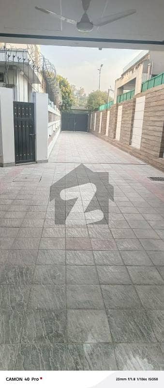 ایف ۔ 8 اسلام آباد میں 8 کمروں کا 1 کنال مکان 20.0 لاکھ میں کرایہ پر دستیاب ہے۔