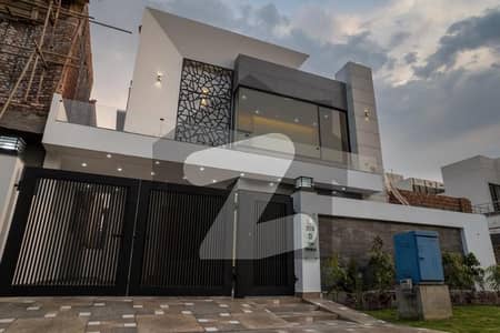 ویلینشیاء ہاؤسنگ سوسائٹی لاہور میں 5 کمروں کا 8 مرلہ مکان 4.8 کروڑ میں برائے فروخت۔