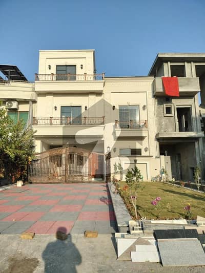 جی ۔ 13/3 جی ۔ 13,اسلام آباد میں 5 کمروں کا 8 مرلہ مکان 6.6 کروڑ میں برائے فروخت۔