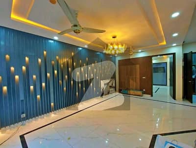 ڈی ایچ اے 9 ٹاؤن ۔ بلاک سی ڈی ایچ اے 9 ٹاؤن,ڈیفنس (ڈی ایچ اے),لاہور میں 3 کمروں کا 5 مرلہ مکان 2.5 کروڑ میں برائے فروخت۔