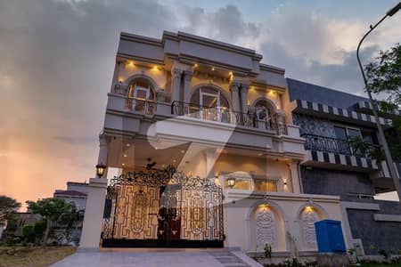 ڈی ایچ اے ڈیفینس لاہور میں 3 کمروں کا 5 مرلہ مکان 2.45 کروڑ میں برائے فروخت۔