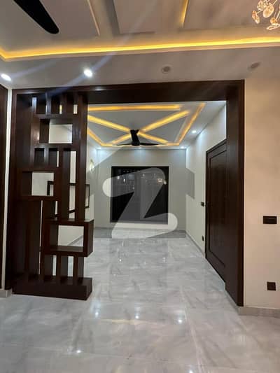 بحریہ ٹاؤن سیکٹر ای بحریہ ٹاؤن,لاہور میں 3 کمروں کا 5 مرلہ مکان 2.35 کروڑ میں برائے فروخت۔