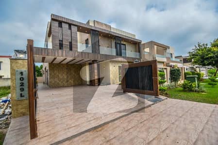 TASK EST OFFER : 10 Marla Modern House Good Location Reasonable Price in Phase 6 D HA