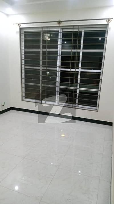 جی ۔ 13 اسلام آباد میں 4 کمروں کا 4 مرلہ مکان 1.2 لاکھ میں کرایہ پر دستیاب ہے۔