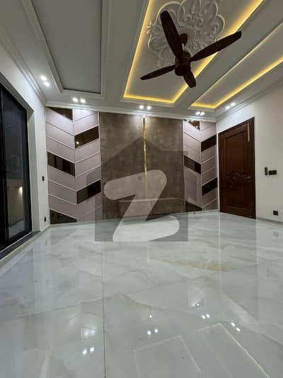 One Kanal Designer Elegant House Available For Sale