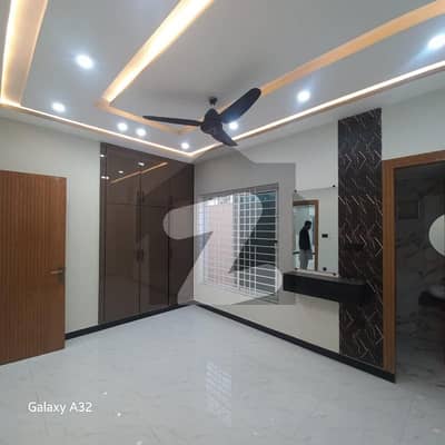 بحریہ ٹاؤن راولپنڈی راولپنڈی میں 4 کمروں کا 5 مرلہ مکان 2.2 کروڑ میں برائے فروخت۔