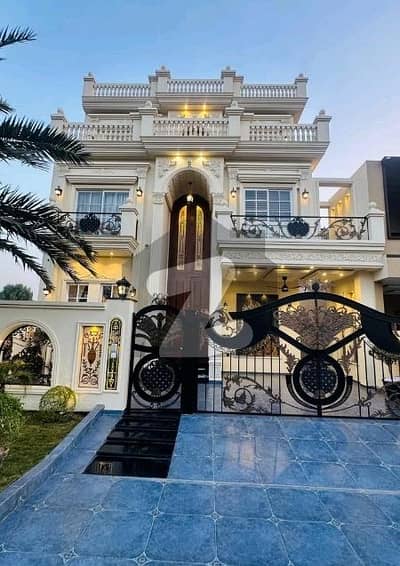 سٹی ہاؤسنگ سوسائٹی گوجرانوالہ میں 5 کمروں کا 10 مرلہ مکان 5.25 کروڑ میں برائے فروخت۔