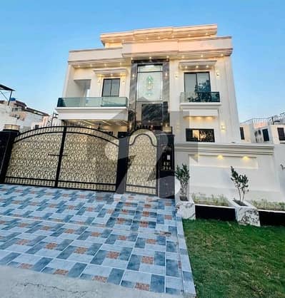 سٹی ہاؤسنگ سوسائٹی گوجرانوالہ میں 5 کمروں کا 10 مرلہ مکان 3.9 کروڑ میں برائے فروخت۔