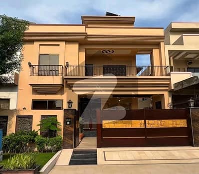 سٹی ہاؤسنگ سوسائٹی گوجرانوالہ میں 5 کمروں کا 10 مرلہ مکان 3.5 کروڑ میں برائے فروخت۔