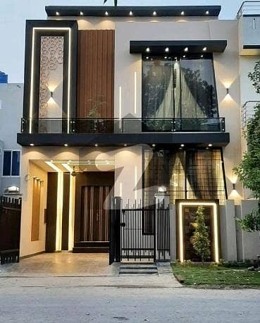 سٹی ہاؤسنگ سوسائٹی گوجرانوالہ میں 4 کمروں کا 5 مرلہ مکان 2.35 کروڑ میں برائے فروخت۔