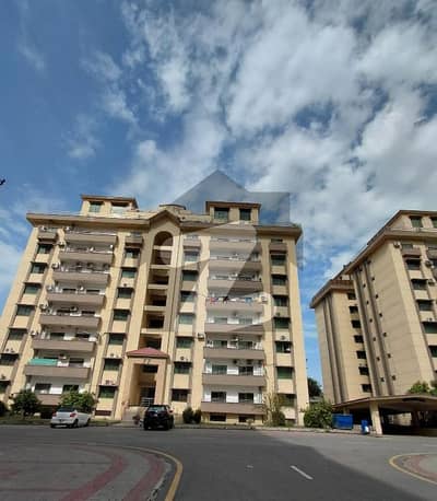 10 MARLA 3 BEDROOMS APARTMENT AVAILABLE FOR RENT