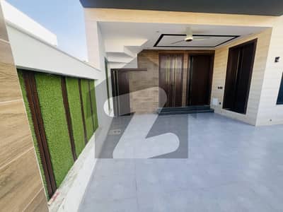 8.4 marla luxury house available for sale on 70 ft wide road