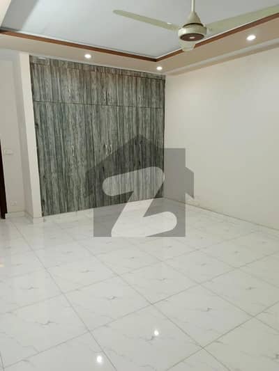 بحریہ ٹاؤن فیز 8 ۔ سیکٹر ایف - 1 بحریہ ٹاؤن فیز 8,بحریہ ٹاؤن راولپنڈی,راولپنڈی میں 4 کمروں کا 10 مرلہ مکان 1.15 لاکھ میں کرایہ پر دستیاب ہے۔