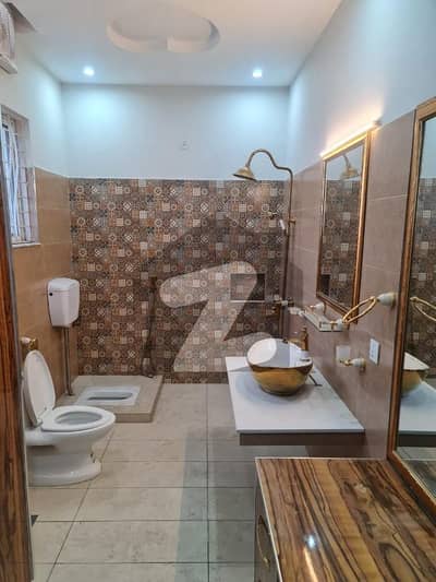 واپڈا ٹاؤن فیز 1 واپڈا ٹاؤن,لاہور میں 5 کمروں کا 1 کنال مکان 2.5 لاکھ میں کرایہ پر دستیاب ہے۔