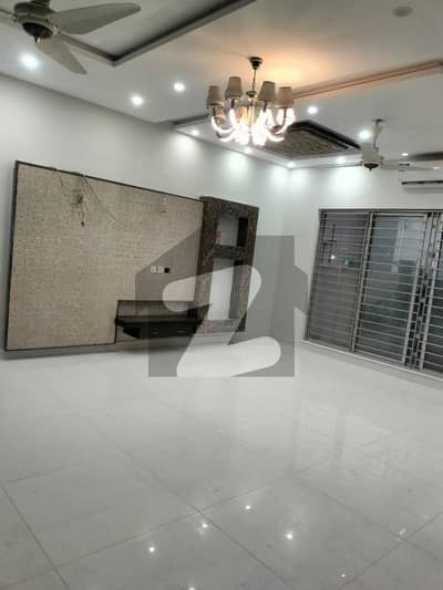 1 Kanal new type Full hous available for rent wapda Town ph1 block E1