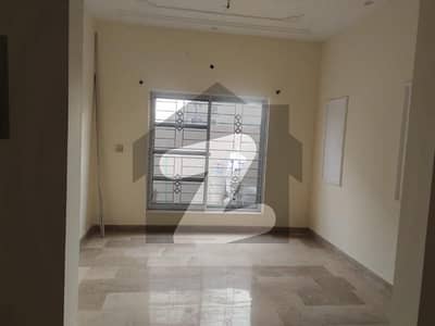 خیابانِ ظفر لاہور میں 2 کمروں کا 5 مرلہ بالائی پورشن 43.0 ہزار میں کرایہ پر دستیاب ہے۔