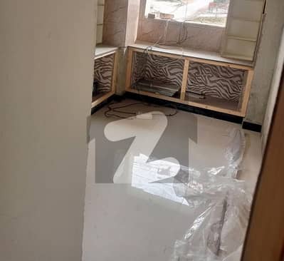 پی ڈبلیو ڈی ہاؤسنگ سکیم اسلام آباد میں 2 کمروں کا 5 مرلہ فلیٹ 30.0 ہزار میں کرایہ پر دستیاب ہے۔