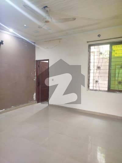 جوہر ٹاؤن فیز 2 جوہر ٹاؤن,لاہور میں 3 کمروں کا 5 مرلہ مکان 1.15 لاکھ میں کرایہ پر دستیاب ہے۔