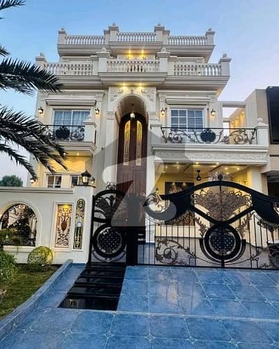 سٹی ہاؤسنگ سوسائٹی گوجرانوالہ میں 5 کمروں کا 10 مرلہ مکان 5.25 کروڑ میں برائے فروخت۔