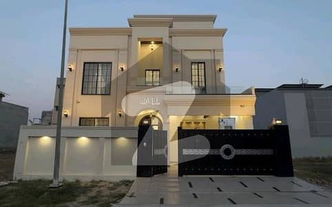 سٹی ہاؤسنگ سوسائٹی گوجرانوالہ میں 5 کمروں کا 10 مرلہ مکان 3.9 کروڑ میں برائے فروخت۔