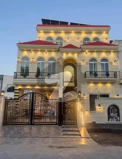 سٹی ہاؤسنگ سوسائٹی گوجرانوالہ میں 5 کمروں کا 10 مرلہ مکان 4.5 کروڑ میں برائے فروخت۔