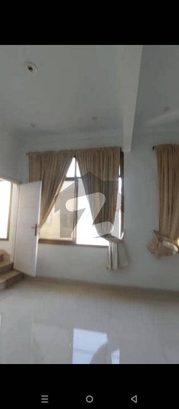 گلستان جوہر - بلاک 8-A گلستانِ جوہر,کراچی میں 5 کمروں کا 5 مرلہ مکان 2.7 کروڑ میں برائے فروخت۔