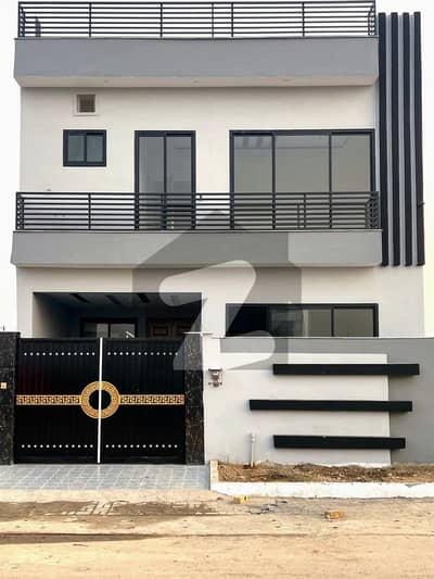 ڈی ایچ اے فیز 1 - سیکٹر جی ڈی ایچ اے فیز 1,ڈی ایچ اے ڈیفینس,پشاور میں 4 کمروں کا 5 مرلہ مکان 2.75 کروڑ میں برائے فروخت۔