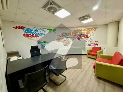 گلبرگ لاہور میں 9 مرلہ دفتر 4.5 لاکھ میں کرایہ پر دستیاب ہے۔