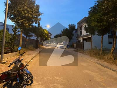 ٹاپ سٹی 1 اسلام آباد میں 5 کمروں کا 10 مرلہ مکان 3.15 کروڑ میں برائے فروخت۔