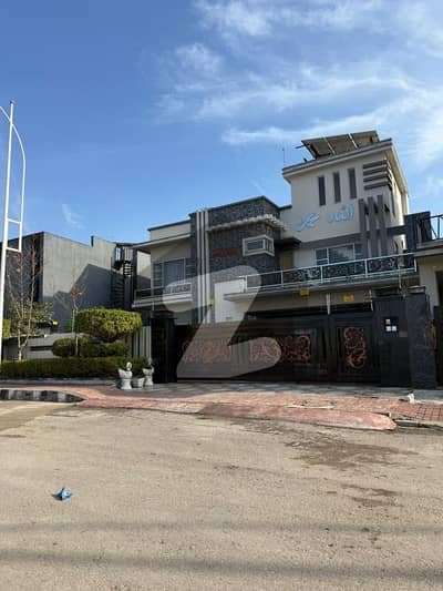 بحریہ ٹاؤن فیز 8 - عثمان ڈی بلاک بحریہ ٹاؤن فیز 8 ۔ سفاری ویلی,بحریہ ٹاؤن فیز 8,بحریہ ٹاؤن راولپنڈی,راولپنڈی میں 6 کمروں کا 1 کنال مکان 6.25 کروڑ میں برائے فروخت۔