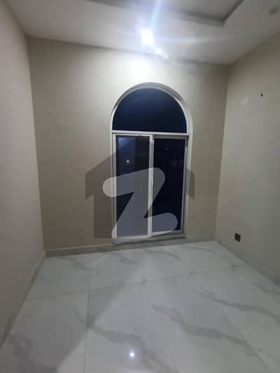 الحمرا ٹاؤن لاہور میں 1 کمرے کا 1 مرلہ فلیٹ 37.0 ہزار میں کرایہ پر دستیاب ہے۔