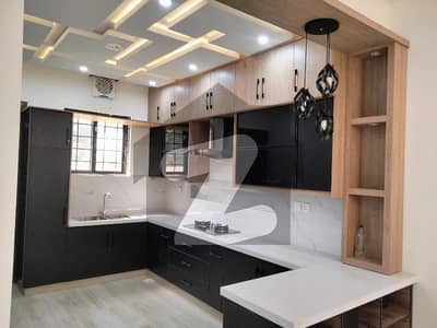 بحریہ ٹاؤن فیز 8 بحریہ ٹاؤن راولپنڈی,راولپنڈی میں 2 کمروں کا 10 مرلہ زیریں پورشن 55.0 ہزار میں کرایہ پر دستیاب ہے۔