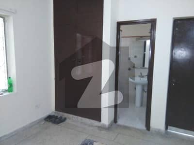 HOUSE FOR RENT IN F-7