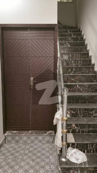 ڈیفینس چوک ڈی ایچ اے ڈیفینس,لاہور میں 3 کمروں کا 3 مرلہ مکان 1.35 کروڑ میں برائے فروخت۔