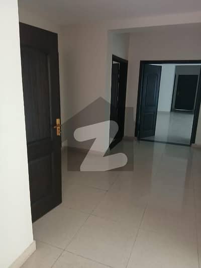 عسکری 10 - سیکٹر ایف عسکری 10,عسکری,لاہور میں 4 کمروں کا 12 مرلہ فلیٹ 5.45 کروڑ میں برائے فروخت۔