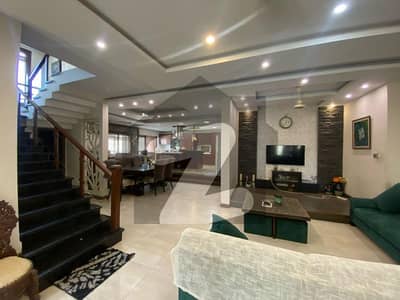 ڈی ایچ اے فیز 5 ڈی ایچ اے ڈیفینس,کراچی میں 6 کمروں کا 2 کنال مکان 24.5 کروڑ میں برائے فروخت۔