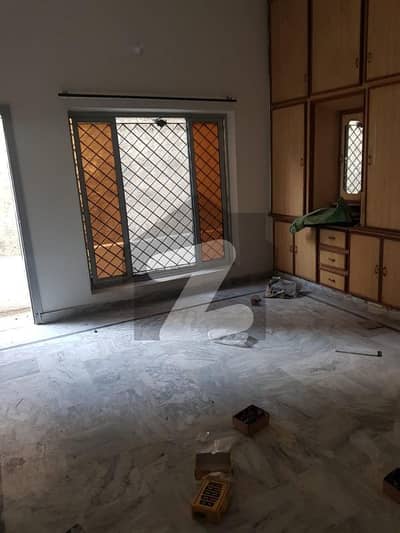 سیٹیلائیٹ ٹاؤن - بلاک سی سیٹیلائیٹ ٹاؤن,راولپنڈی میں 3 کمروں کا 12 مرلہ زیریں پورشن 85.0 ہزار میں کرایہ پر دستیاب ہے۔