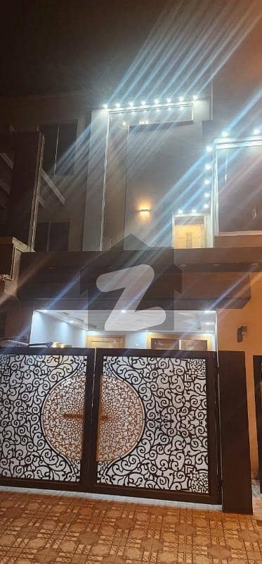 بحریہ ٹاؤن سیکٹرڈی بحریہ ٹاؤن,لاہور میں 4 کمروں کا 7 مرلہ مکان 2.95 کروڑ میں برائے فروخت۔